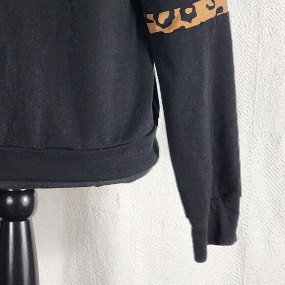 Tickled Teal Brand Black Animal Stripe Print LS Rayon Poly Span Pull Over Top M - Picture 12 of 16